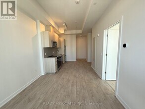 750 Whitlock Ave in Milton, ON - Building Photo - Building Photo