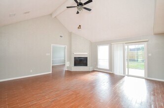 155 April Waters Dr W in Montgomery, TX - Building Photo - Building Photo