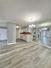 7137 W Friendly Ave, Unit D in Greensboro, NC - Building Photo - Building Photo