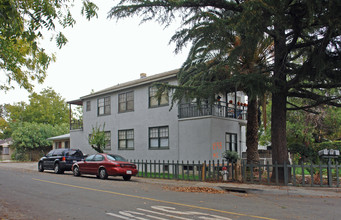 1593 Arcade Blvd in Sacramento, CA - Foto de edificio - Building Photo