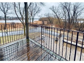 1304 W Medicine Lake Dr in Minneapolis, MN - Building Photo - Building Photo