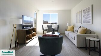 9235 W Russell Rd in Las Vegas, NV - Building Photo