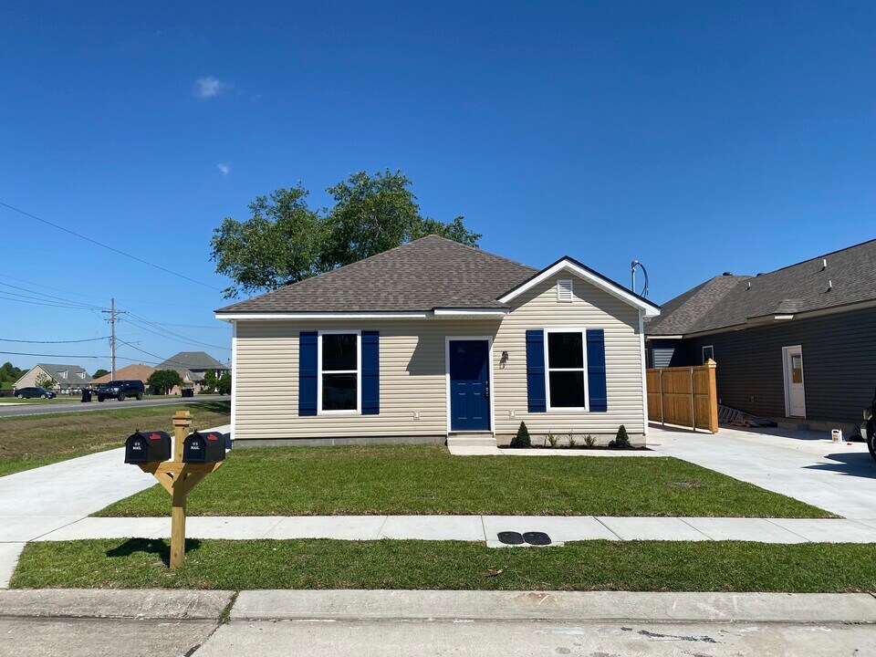 2001 Webster St, Unit 2002 in Meraux, LA - Building Photo