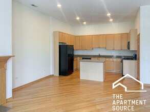 2533 N Southport Ave, Unit 3N in Chicago, IL - Foto de edificio - Building Photo