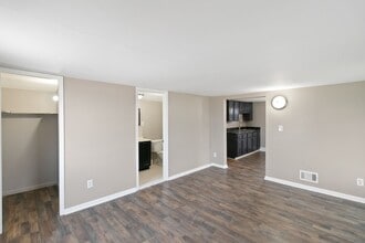 The Redford Apartments in Redford, MI - Foto de edificio - Interior Photo