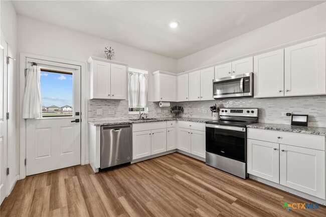 property at 221 Comancheros Rd