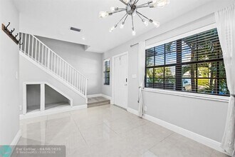 2127 NE 11th Ave in Wilton Manors, FL - Building Photo - Building Photo