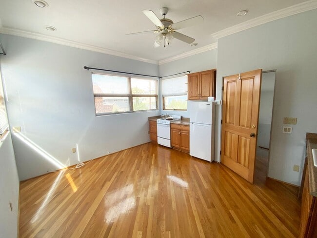 135 J Ave in Coronado, CA - Building Photo - Building Photo