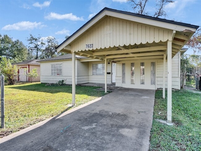 property at 7622 S Hall St