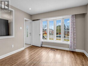 17 Strode Dr in Toronto, ON - Building Photo - Building Photo