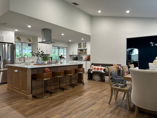 519 Lake Charm Ct in Oviedo, FL - Building Photo - Building Photo