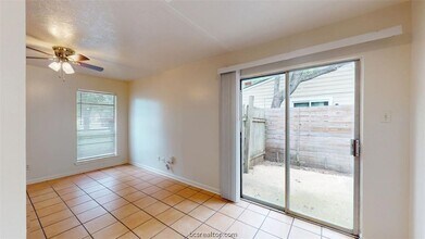 922 Navarro Dr in College Station, TX - Foto de edificio - Building Photo