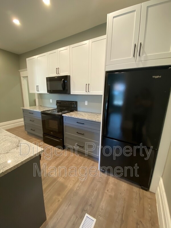 203 Rubidge St in Peterborough, ON - Building Photo - Building Photo