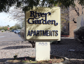 RIVER GARDEN in Tucson, AZ - Foto de edificio - Building Photo