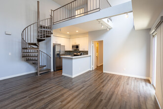 Lanewood Court Apartments in Los Angeles, CA - Building Photo - Building Photo