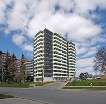 St. Andrews Towers East in Toronto, ON - Building Photo