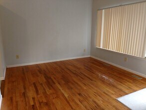 2063 Champagne Dr in Ann Arbor, MI - Building Photo - Building Photo