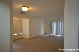 150 North Beacon St, Unit B3 in Boston, MA - Building Photo - Building Photo