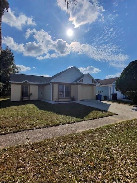 1912 Crown Park Dr in Valrico, FL - Foto de edificio - Building Photo