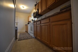 209 Chestnut Hill Ave, Unit 1 in Boston, MA - Foto de edificio - Building Photo