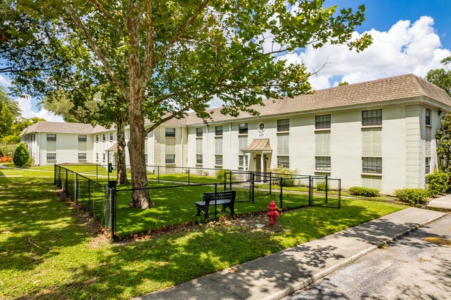 The Flats at Seminole Heights in Tampa, FL - Building Photo - Building Photo