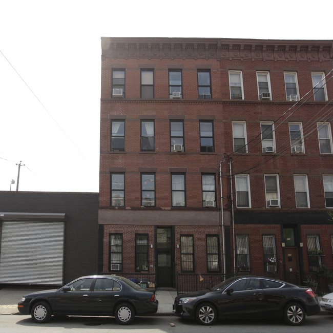 221 Van Brunt St in Brooklyn, NY - Building Photo - Building Photo