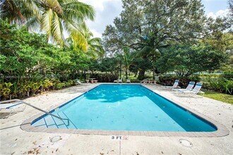 3371 Lakeside Dr in Davie, FL - Building Photo - Building Photo