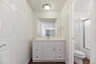 16405 Cornuta Apartments in Bellflower, CA - Foto de edificio - Building Photo