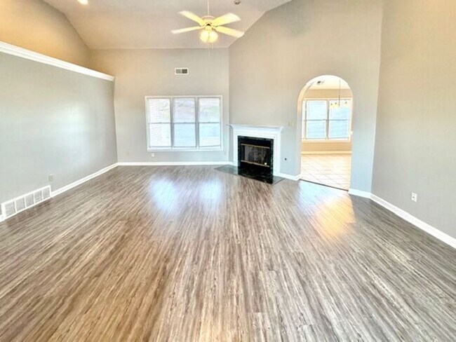 836 Tropicana Dr E in Memphis, TN - Building Photo - Building Photo