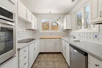 29 Williston Rd in Bourne, MA - Building Photo - Building Photo