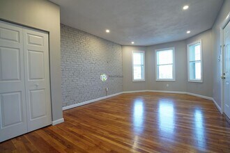 14 Lorraine Ter, Unit 2 in Boston, MA - Foto de edificio - Building Photo