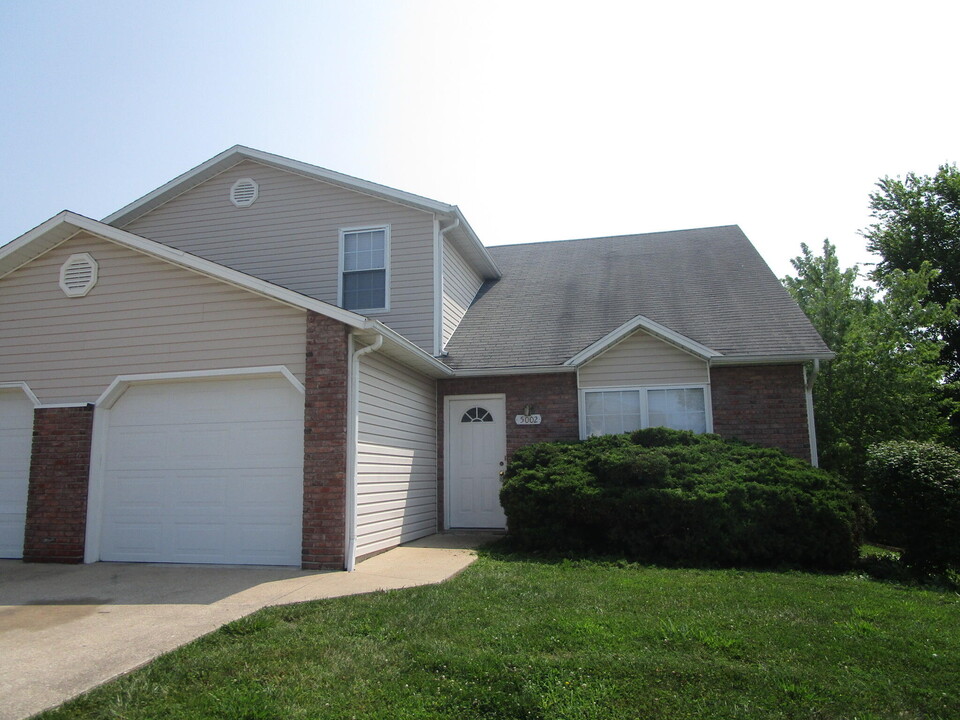 5002 Betty Jean Way in Columbia, MO - Building Photo