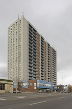 Credit Village Square in Mississauga, ON - Building Photo - Building Photo