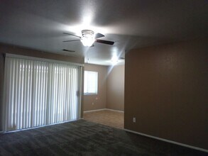 2220 Sunmist Ln in Modesto, CA - Building Photo - Building Photo