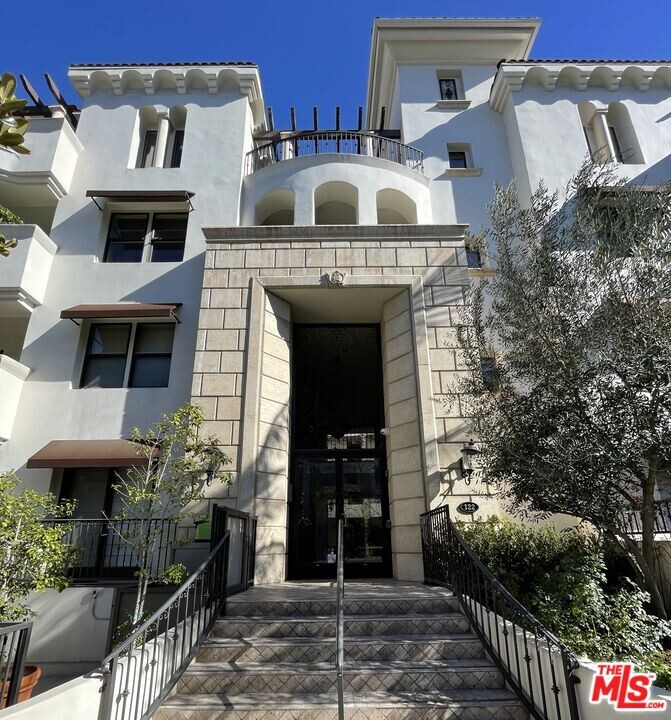 122 N Clark Dr-Unit -406 in Los Angeles, CA - Building Photo