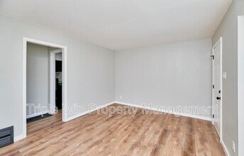 10315 St Arthur Ln in St. Ann, MO - Building Photo - Building Photo