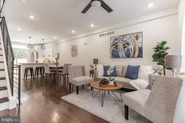 property at 1453 N Myrtlewood St