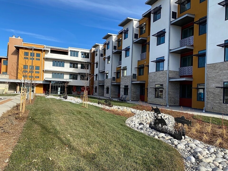 Fall River Apartments in Longmont, CO - Building Photo