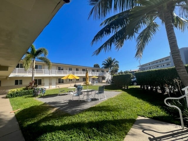 Deerfield Apartments LLC in Deerfield Beach, FL - Foto de edificio