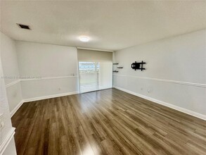 5728 Tuscany Way in Tamarac, FL - Building Photo - Building Photo