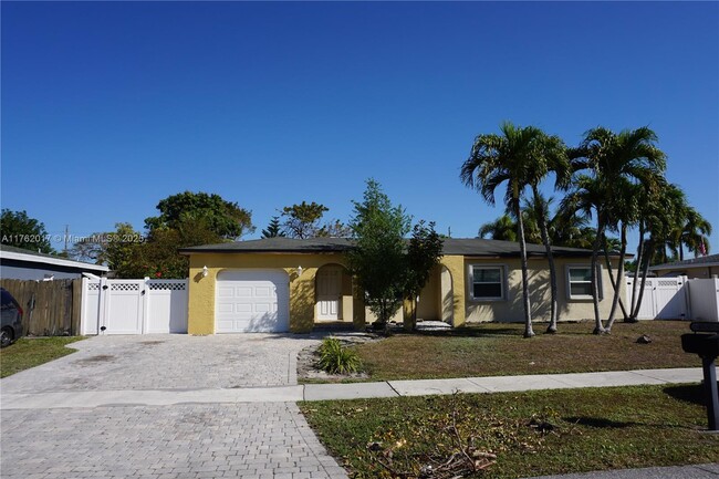 4857 Alfresco St in Boca Raton, FL - Building Photo - Building Photo