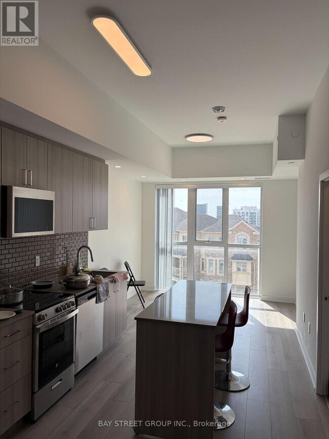 1005 Dundas St E in Oakville, ON - Building Photo - Building Photo