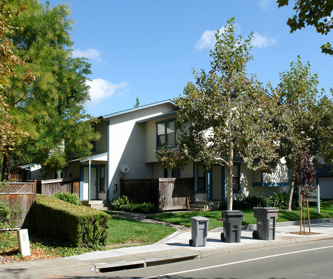 6649 Montecito Blvd in Santa Rosa, CA - Building Photo - Building Photo