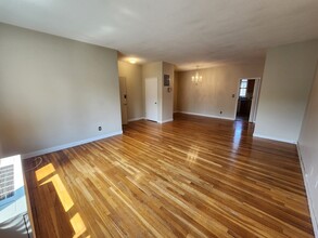 573 Washington St in Brookline, MA - Building Photo - Building Photo