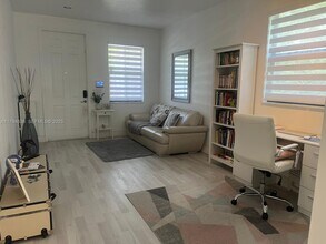 8985 NW 98th Ave in Doral, FL - Building Photo - Building Photo