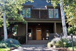 373 S Pine Meadow St in Sisters, OR - Building Photo