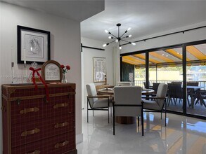 15896 Kilmarnock Dr in Miami Lakes, FL - Building Photo - Building Photo