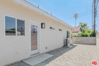 1221 N Azusa Ave in Azusa, CA - Foto de edificio - Building Photo