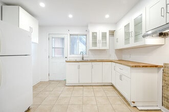 8810 R. Sherbrooke E in Montréal, QC - Building Photo - Building Photo