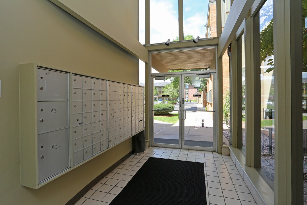 Glenlake in Boulder, CO - Building Photo